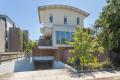 Spacious and Quiet Modern Townhouse With Public Transport At Your Doorstep