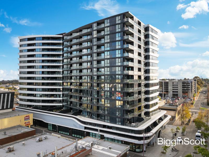 SWEEPING VIEWS IN CENTRAL GLEN WAVERLEY!