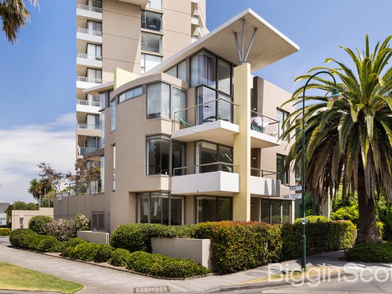 Entertainer’s Delight Close to the Beachfront