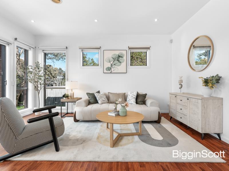 STYLISH, SERENE AND SECURE IN THE HEART OF MITCHAM - NO BODY CORPORATE!