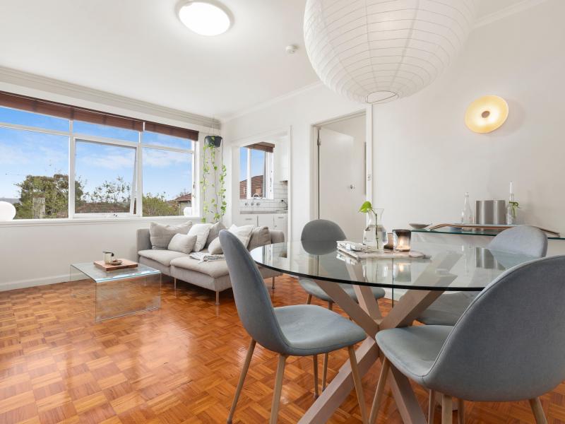 Light-Filled & Spacious Apartment in Vibrant Prahran