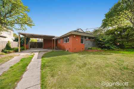 Live in the Sought-After Glen Waverley School Zone