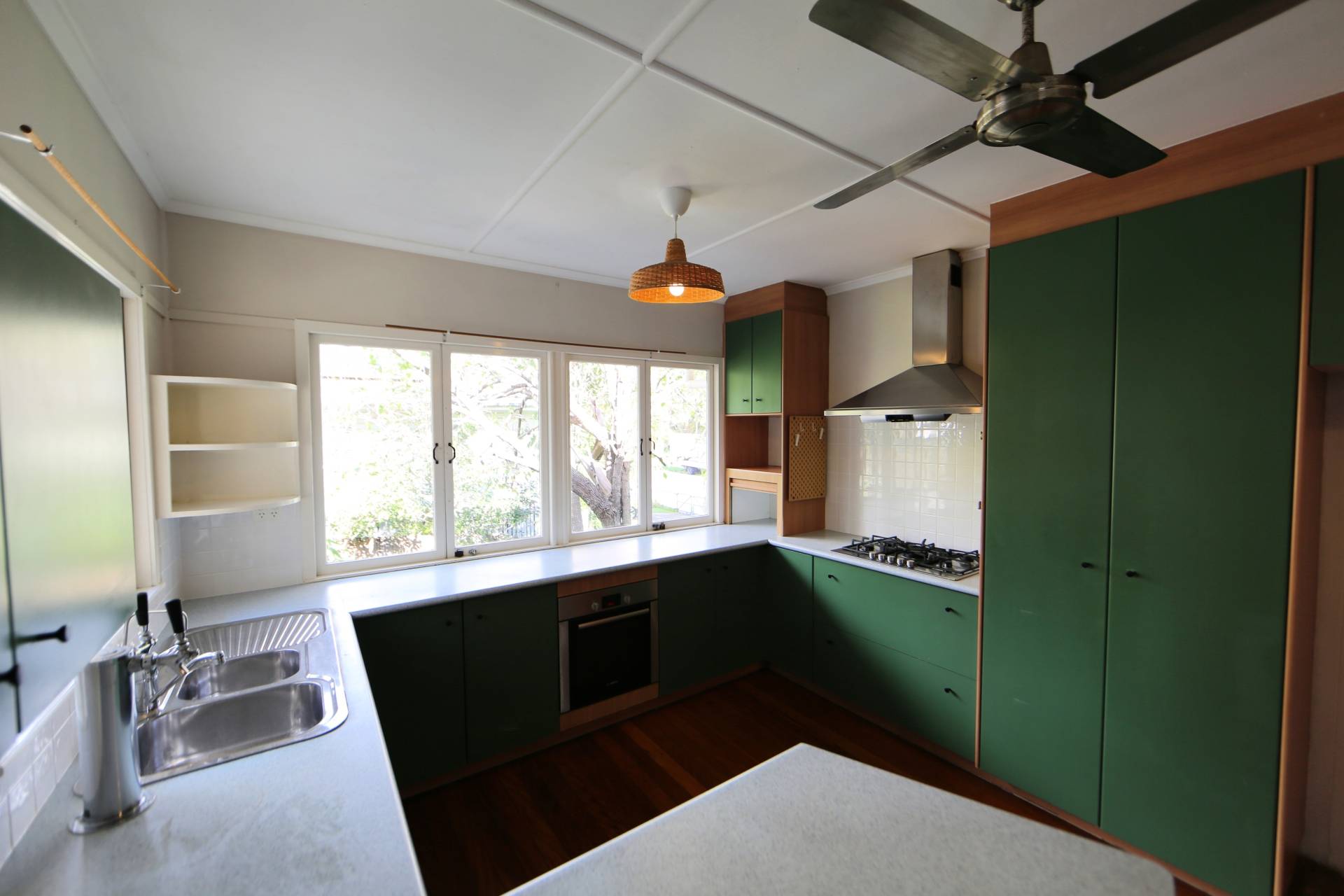 142 Lawn Street, Holland Park QLD, Holland Park - Thumbnail 4
