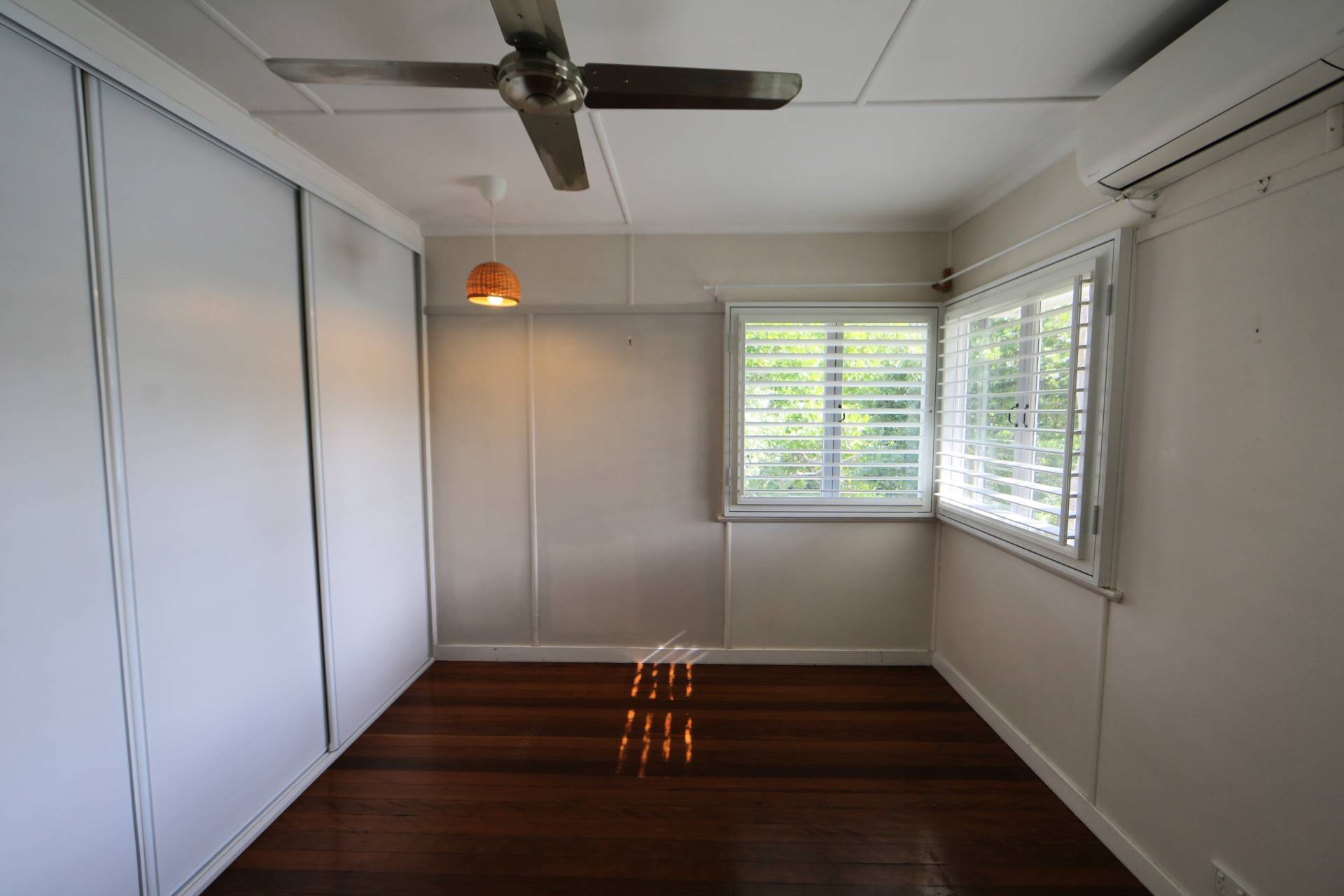142 Lawn Street, Holland Park QLD, Holland Park - Thumbnail 6