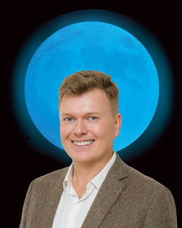 Nigel Lucas photo