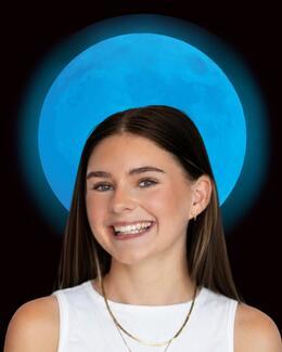 Chloe Bloomfield photo