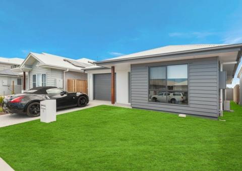 9 Divine St, Palmview