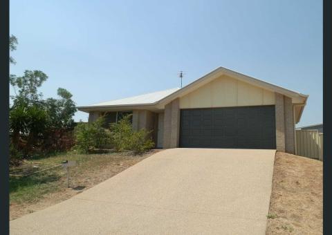 6 Hillcrest St, Emerald