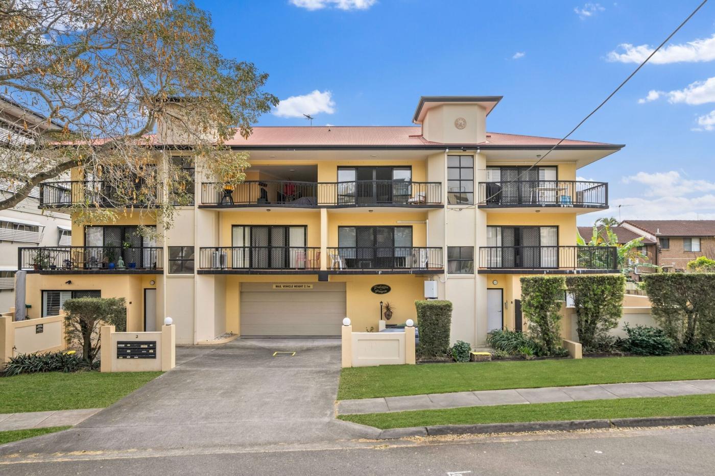Unit 6, 2-4 Henry Street, Redcliffe - Image 1
