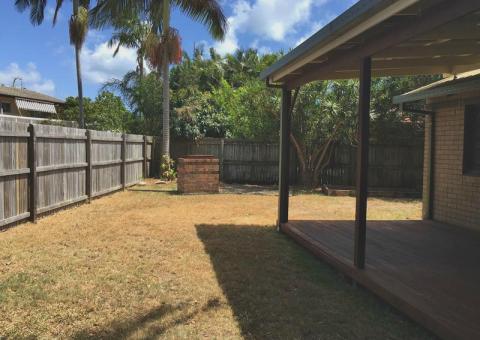 2, 4 Adelong Crescent, Buddina