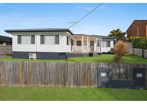 1, 10 Wavell Avenue, Golden Beach
