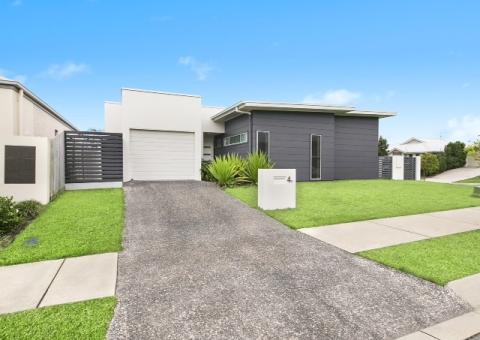 4A Riflebird Place, Mountain Creek