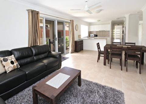 1, 14 Birchgrove Street, Sippy Downs
