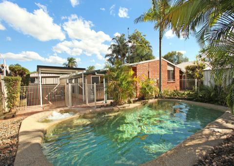 18 Peacock Crescent, Bokarina
