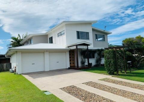 4 Brier Ct, Golden Beach