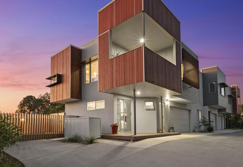 Near New 3 Bedroom Townhouse WITH POOL