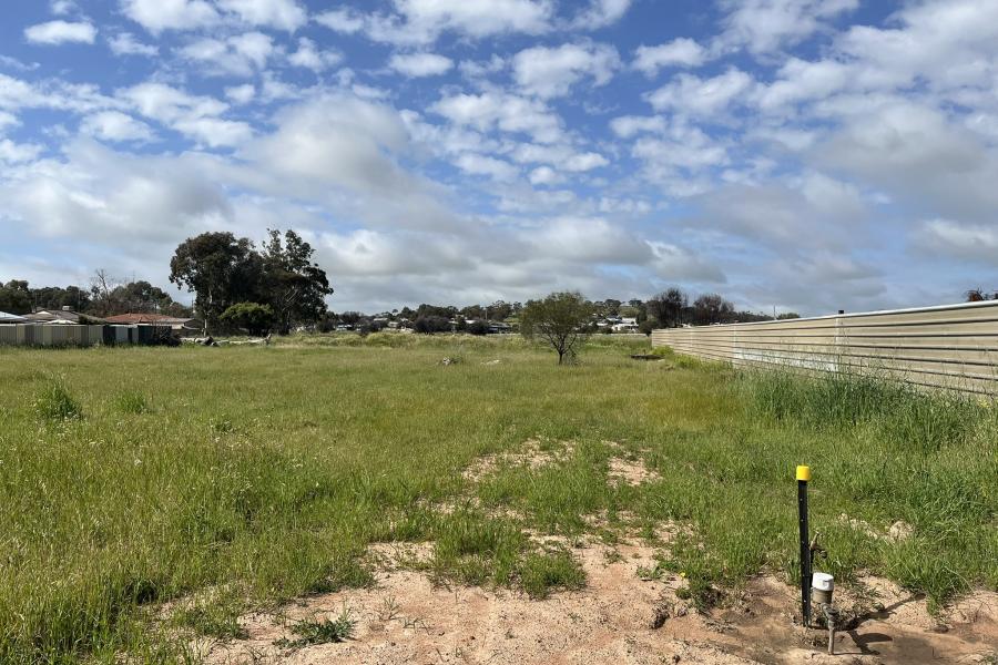 Great Sized Block – 1,221m² with Great Potential!
