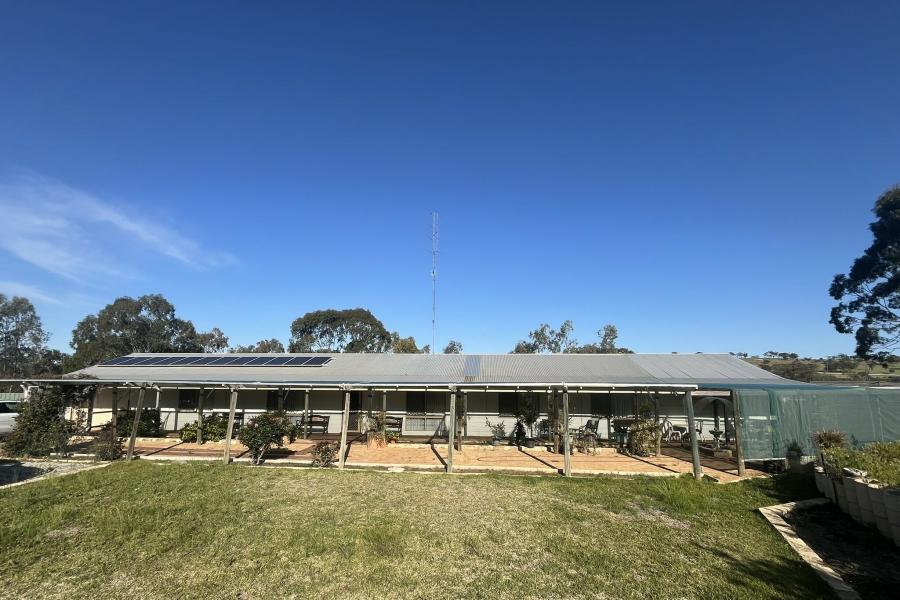 Spacious Family Home on 3,972m² with Pool, Workshop & Rural Outlook