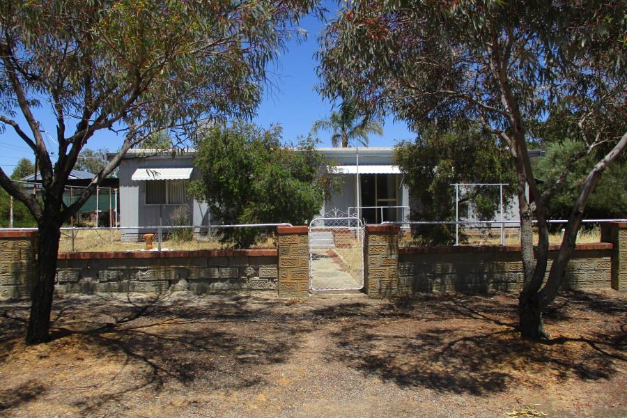 *** HOME * SHEDS * LAND 8092M2 (APPROX 2 Acres)