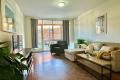 Bright 2 Bedroom apartment with lots of natural sunlight