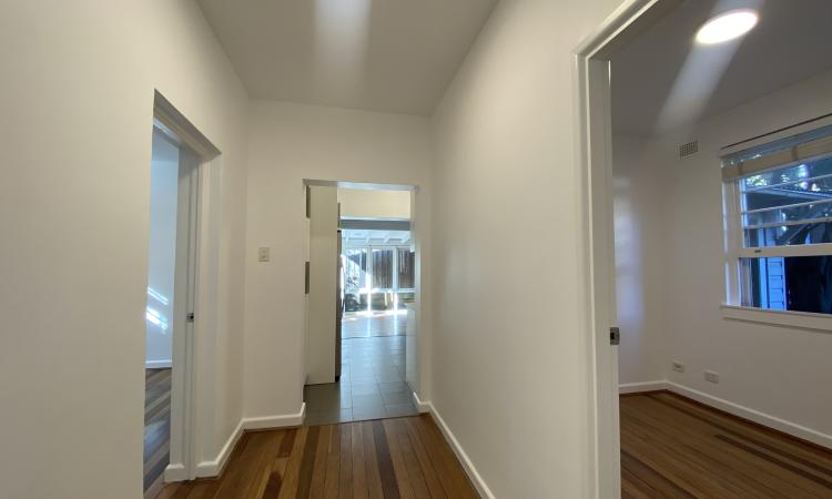 Bright & Sunny Garden Apartment