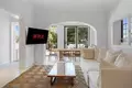Fully Furnished Luxury 2 Bedroom Waterfront Apartment with Iconic Harbour Views
