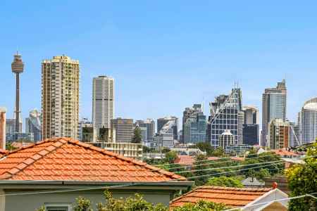 Three Bedroom Family Home with Sunny Garden