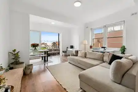 Renovated Art Deco Coastal Retreat with Ocean-Glimpse Terrace in Prime Bondi Locale