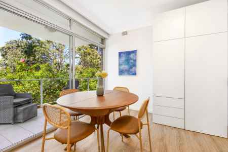 A Classic Apartment  in a Blue Ribbon Locale