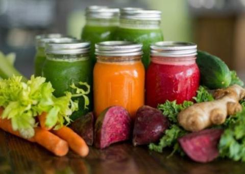 18046 Two Super Food Cafes/Juice Bar, funky and thriving with success