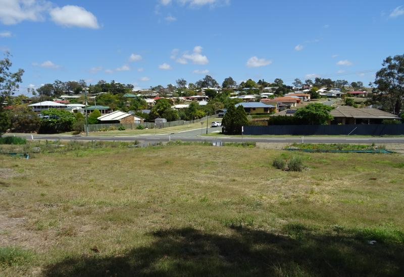 Large 1072 m2 block in good location in town.