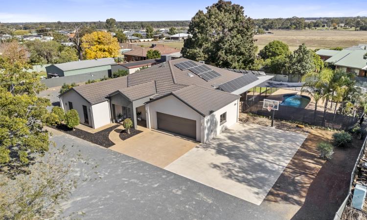 Statement home - Private sanctuary fulfilled with elegance & space