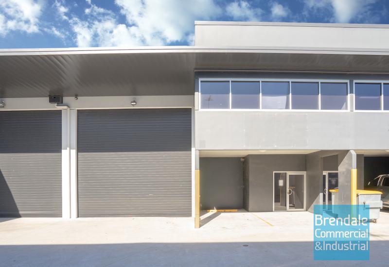 335m2 INDUSTRIAL UNIT WITH OFFICE