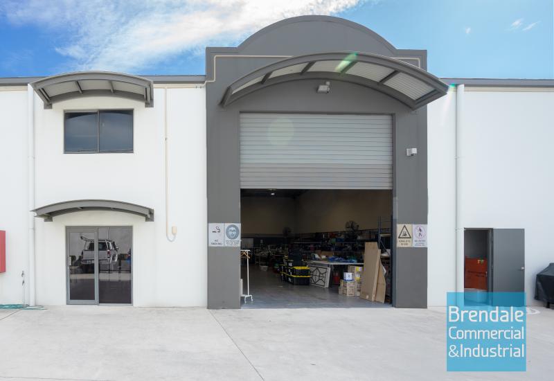 560m2 INDUSTRIAL WAREHOUSE WITH OFFICE