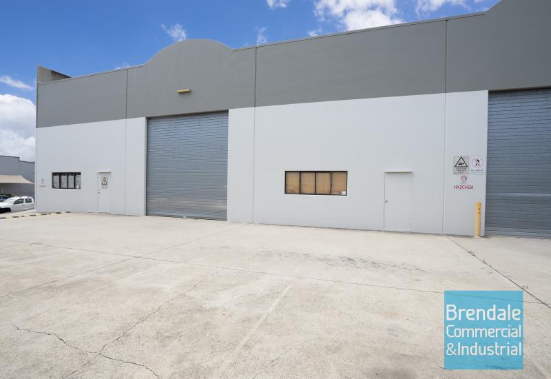 700m2 INDUSTRIAL WAREHOUSE WITH OFFICE