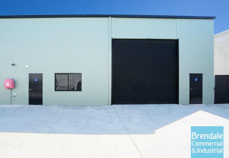 324m2 INDUSTRIAL UNIT WITH 92M2 YARD