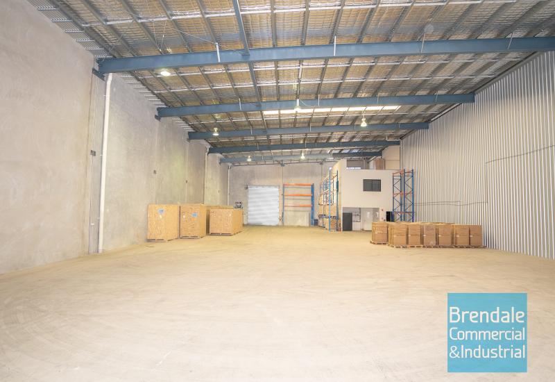 986m2 INDUSTRIAL WAREHOUSE WITH OFFICE
