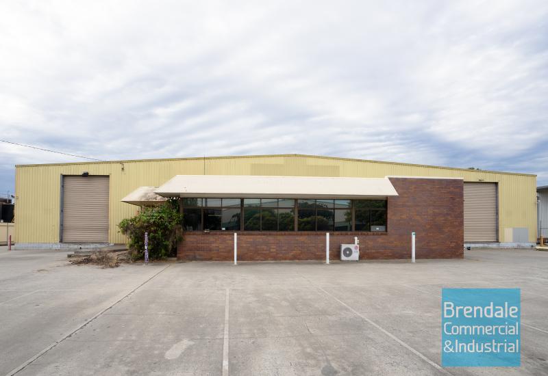 1,965m2 FREESTANDING BUILDING