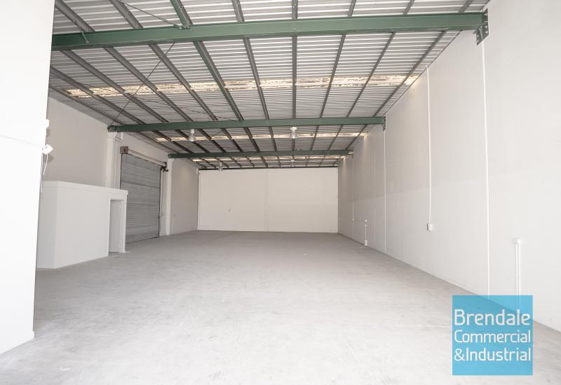 453m2 INDUSTRIAL UNIT WITH OFFICE