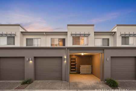 Modern Three-Bedroom Townhouse with Solar, Spacious Entertaining Area & Prime Location in Mango Hill