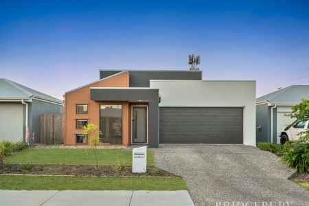 Architecturally stunning 4 bedroom low-set home in a prime pocket of Griffin