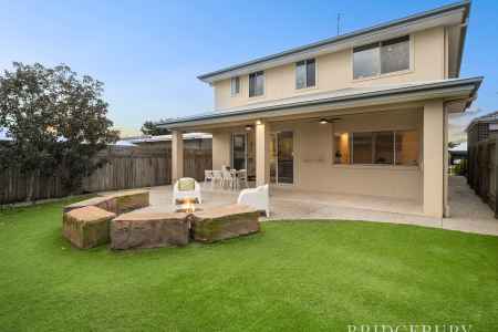 LUXURY FAMILY LIVING WITH MULTIPLE LIVING AREAS IN THE HEART OF CAPESTONE