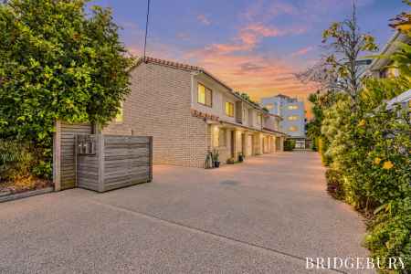 Vacant 3-Bedroom Townhouse A Short Walk From The Waterfront. 