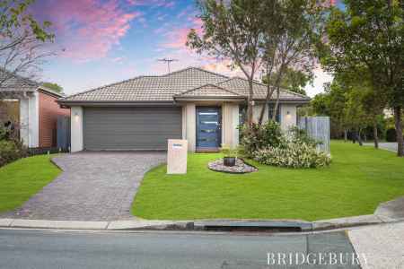 STUNNING FAMILY HOME WITH A POOL, SOLAR, SIDE ACCESS AND DUCTED AIR CONDITIONING