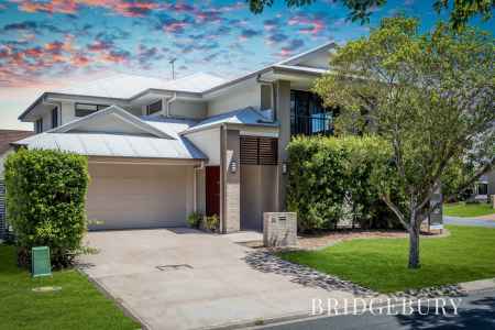 Elegant Family Living with Dual Living Possibilities in the Heart of North Lakes