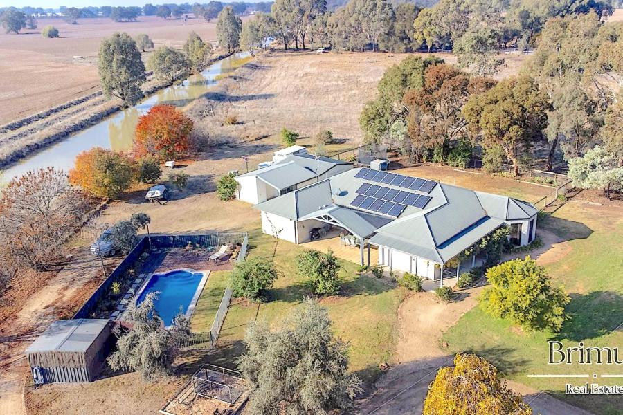 Escape to the Country – Lifestyle Living on 2.5 Acres