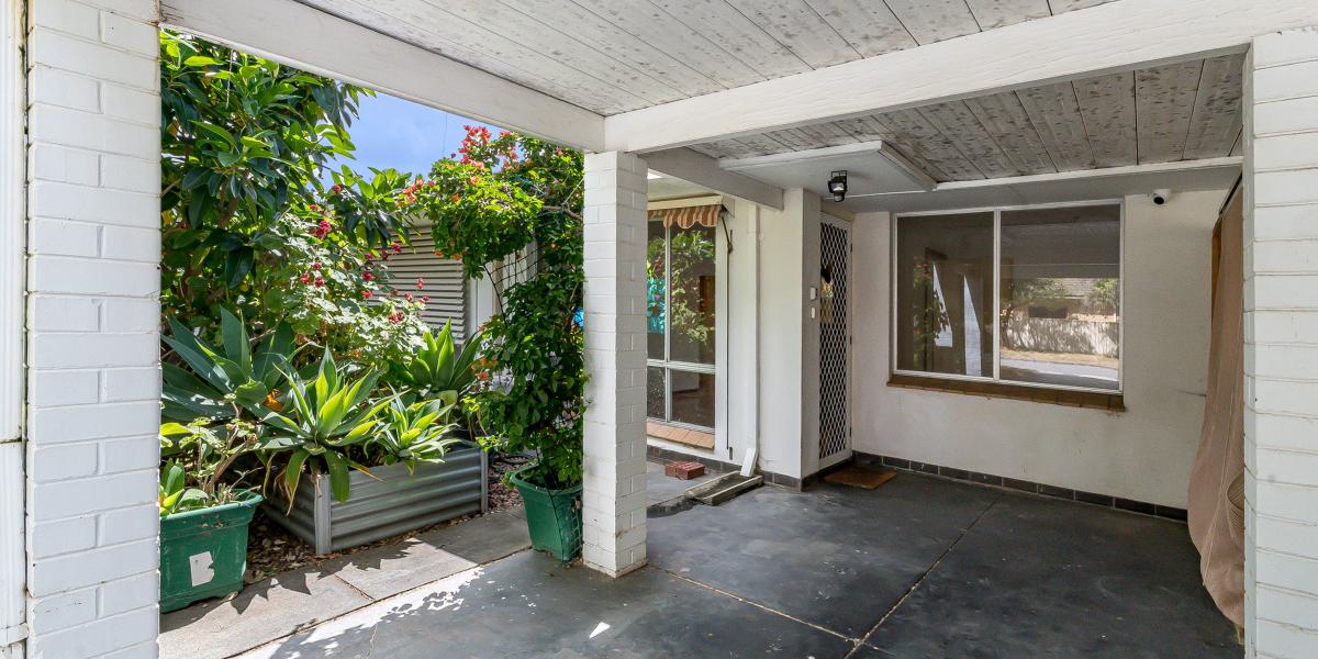 **Discover the Perfect Home in Bassendean!**