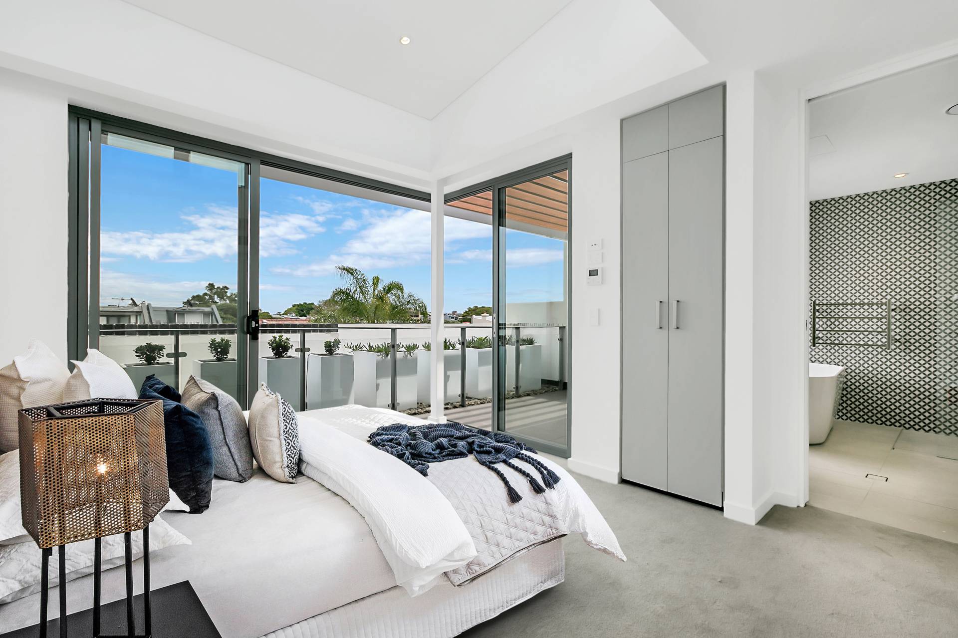 36 Salisbury Lane, Just Listed - Thumbnail 2