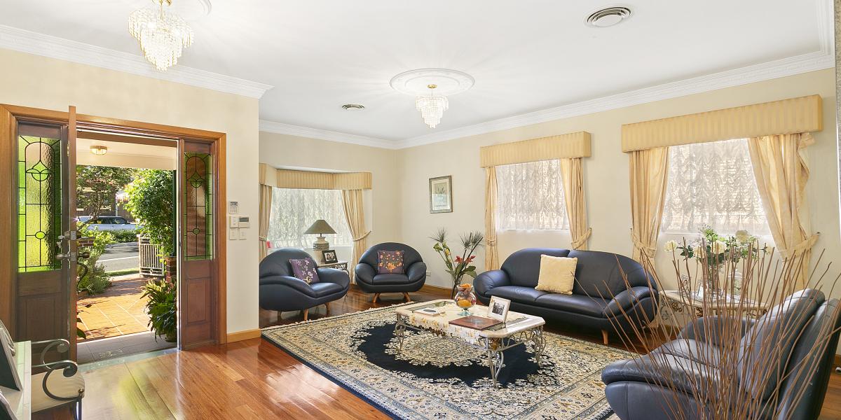 Expansive, charming & pristine 5-Bedroom home, set in tree-lined avenue