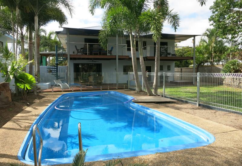 Double storey 4b/r beachside residence - with pool self contained on both levels